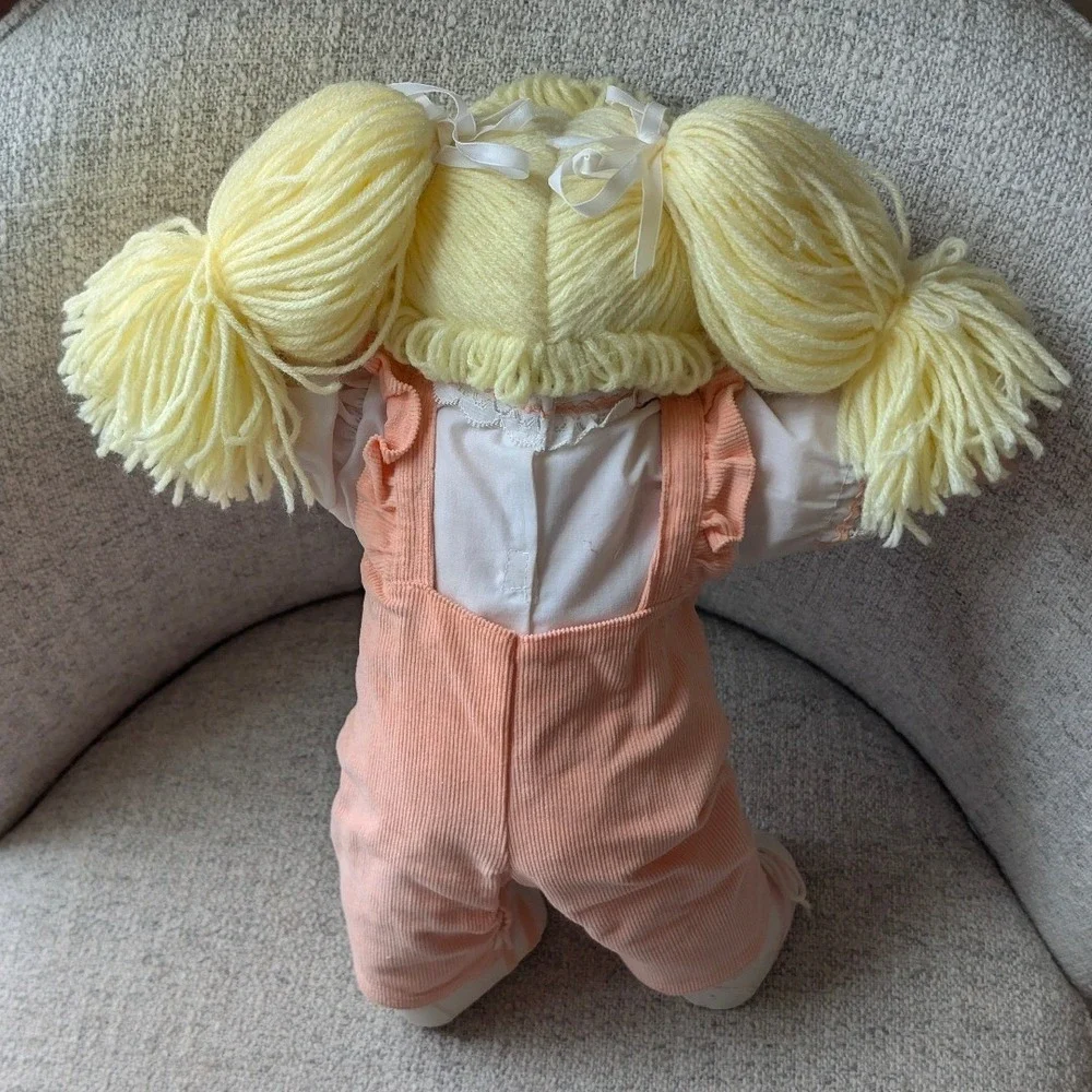 Cabbage Patch Vintage‎ 1982 Kids Doll Yellow Yarn Hair Pigtails Peach Corduroy